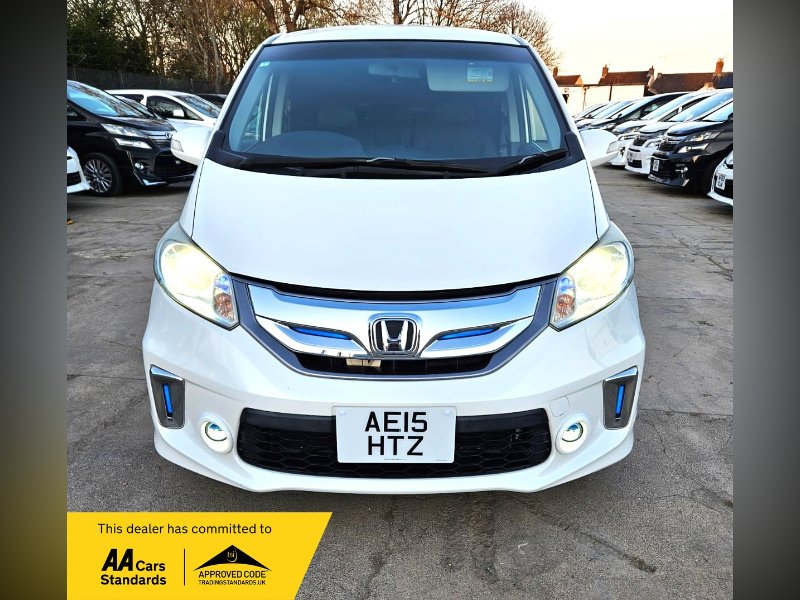 2015 FREED 1.5L HYBRID AUTOMATIC 7 SEATS FAMILY CAR ULEZ CAZ PASS FREE 18MONTHS... photo